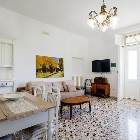 Nyaraló Cozy In Monte Santangelo With Kitchen Monte SantʼAngelo