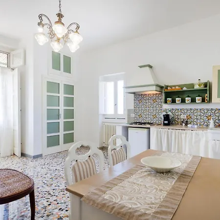 Cozy In Monte Santangelo With Kitchen * Monte SantʼAngelo