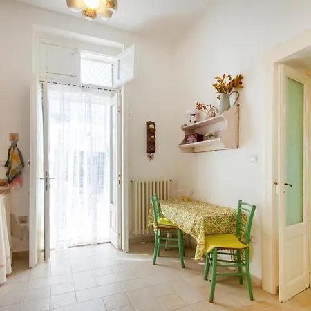 Nyaraló Cozy In Monte Santangelo With Kitchen Monte SantʼAngelo